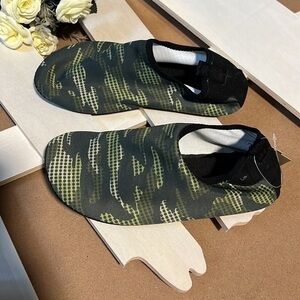 (HA) New Boys Water Socks Tek Gear Green Camo Quick Dry Water Shoes Ship Fast